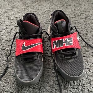 Kids Nike size 5 basketball shoes